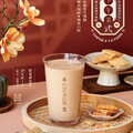 成為茶聚會員來店消費滿50元，送一片肉桂蘋果方塊酥