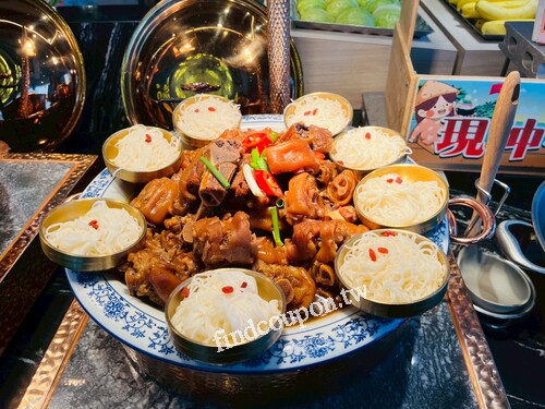 即日起至8/31，每週六、日，推出限定豬腳料理，讓你邊吃火鍋邊